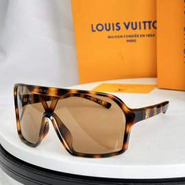 Picture of Louis Vuitton Sunglasses _SKUfw77817715fw